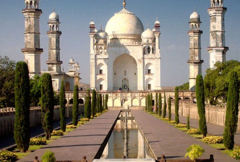 Aurangabad, Ajanta and Ellora Caves Tour